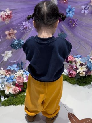 因为有个很好的小朋友陪伴在身边 所以生活很有意思 幸福不是什么都拥有 而是恰好想要的都在身边 #我的女孩👧#女童穿搭分享 #儿童穿搭#早秋新品
