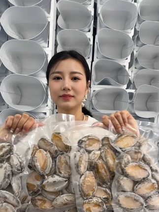 大鲍鱼便宜咯,源头直发,品质非常好,还给你顺丰冷链包邮到家哦#好吃不贵经济实惠 #新鲜好吃才是硬道理 #源头好生鲜