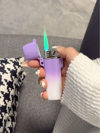 人间绝绝紫💜🤍#打火机 #防风打火机 #渐变紫 #高颜值 #礼物