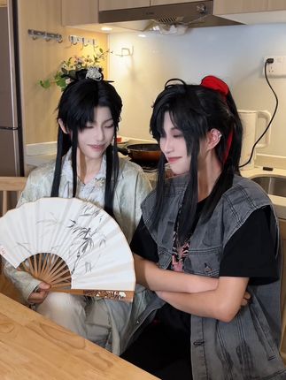 什么事啊 笑成这样【墨家三受】 #墨家三受 #ooc致歉 #现代私设cos #沈清秋魏无羡谢怜 #渣反魔道天官 秋@敏敏Min(你敏在赶稿) 羡@西钰钰 怜@洛凌秋是条大咸鱼(蹲搭子)