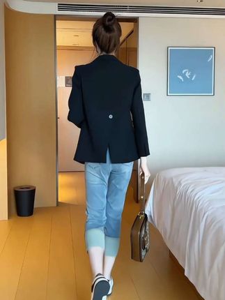 #我要上热门 #时尚气质穿搭 #小西装外套 #西装搭配 #秋季穿搭 @DOU+小助手 @巨量千川
