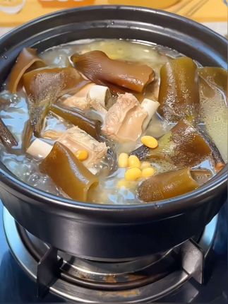 用海带头炖出来的汤清甜又鲜糯,真的很适合夏天,你们一定要试试#海带头#汤鲜味美