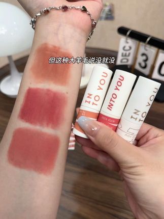 没想到intoyou居然也来大羊毛了!柔雾哑光质地超好看!#平价彩妆 #口红试色#学生党好物推荐#intoyou