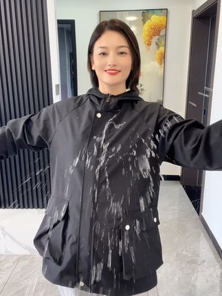 秋季罩衣就穿正穿罩衣,采用做冲锋衣面料,防泼水隔油污,还透气,版型休闲洋气,姐妹们赶紧来入手吧#罩衣 #罩衣工作服 #围裙罩衣