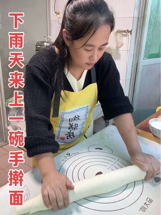 #抖音美食创作者 你有你的山珍海味,我有我的粗茶淡饭,再好吃的美味,也抵不过一碗手擀面吃的舒服#爱美食爱生活 #手工美食 #强烈推荐