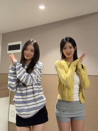 冷冷的秋天就要和姐妹跳暖暖的手势舞૮꒰ྀི⸝⸝ɞ̴̶̷ ·̫ ‹⸝⸝꒱ྀིა #wannaloveyou #手势舞 #甜妹 #fyp #快和你的姐妹拍