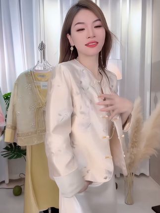 水仙秋季上新新中式中国风直襟常规款长袖蝴蝶刺绣重工上衣提花#女装 #甜美穿搭 #新中式穿搭 #国风古韵 #仙女穿搭
