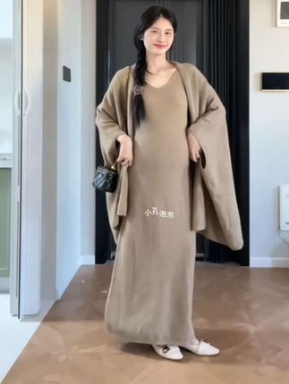 #孕期穿搭 #时尚孕妇装 #气质这一块拿捏死死的 #琥珀流光色 #早秋氛围感穿搭 @抖加🔥上热门🔥dou+🔥热点宝