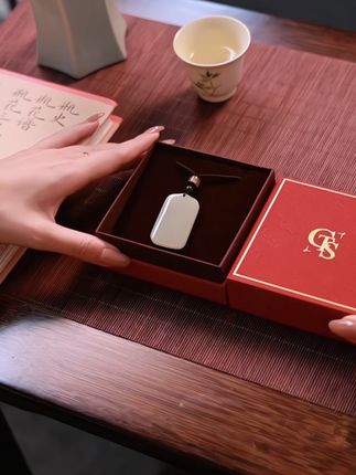 #周大生无事牌吊坠#和田玉吊坠#礼物 #抖音好物 #