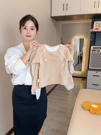 #我要上热门 天冷了,宝宝加绒套装记得安排上,面料柔软细腻,单穿打底穿都不错#高品质童装 #潮童必备 #萌娃穿搭 #保暖又好看