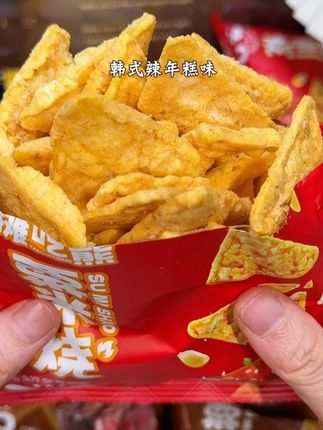 这个#玉米脆片,上面裹满了料粉,又酥又脆的,一口下去好吃到天灵盖!非油炸的特别健康,管理期的姐妹可以放心吃!#追剧小零食 #好吃到停不下来 #嘎嘎好吃