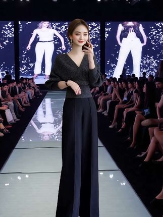 #引领时尚潮流 #气质女神穿搭 #每日搭配分享 #气质女神范儿 #早秋穿搭三分钟出门不是梦