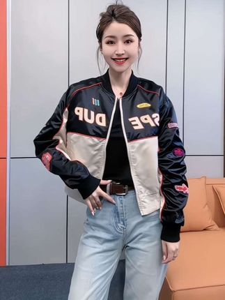 新款上新~洋气显瘦机车款棒球服夹克外套#和周也学秋日穿搭保暖造型 #外套 #棒球服 #夹克外套 #谁穿谁好看