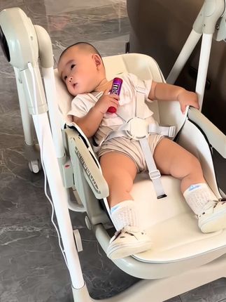 新款电动摇摇椅宝宝餐椅二合一婴儿家用儿童吃饭哄睡便携餐椅
