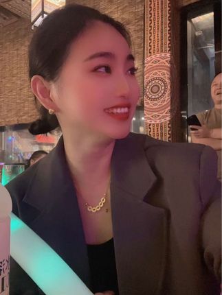 白天谋生,晚上谋心,生活本该如此, 白天属于生存,夜晚属于生活,做回自己 生活就要精致一点 ,先谋生再谋爱独立且自立   成年人的世界,柴米油盐才是生活,         谁不是为了生活,撑了一天又一天