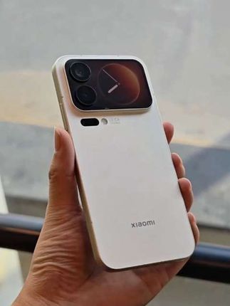 📸小米17 Pro Max上手!这拍照真的戳中我~ 全5000万像素三摄太实用,逆光拍夕阳也能保留云朵层次,暗部细节不发黑。5X长焦拍远景超清晰,连花瓣纹路都分明。 6.9英寸直屏手感舒服,背屏还能预览自拍构图。日常记录生活随手拍都好看,影像党表示很满意!#强烈推荐 #抖音推广 #手机推荐 #上热搜 #小米17promax