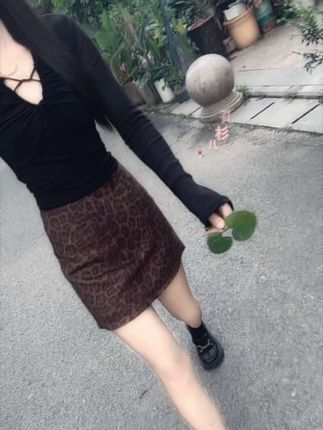 年轻时别忘了做美女,中年别忘了做精致辣妈,老了别忘了做个快乐且优雅的小老太..…”也许我们并不完美,但别忘了开开心心的做自己!#高级感穿搭 #早秋穿搭