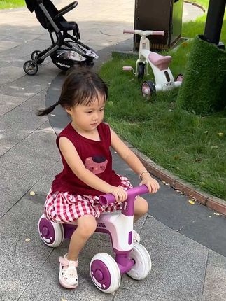 #育儿经验分享10月龄就可以骑的#平衡车锻炼 平衡感,腿部力量手眼四肢协调能力,大运动好的孩子发展也更好#平衡训练#儿童平衡车#母婴好物