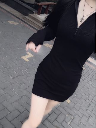 “你终会明白 前途比爱情重要 你还会明白 爱情比前途难得 最后你会明白 对的爱情会站在你前途里”