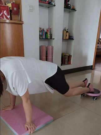 每天坚持锻炼,太酸爽,但肚子平了,全身 紧致了,出马甲线也快,真心建议姐妹们 试一试 #滑盘 #瘦肚子 #马甲线 #暴汗燃脂瘦全身