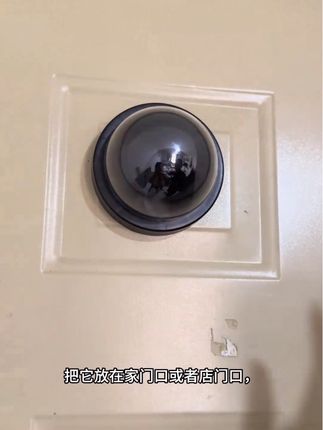 这个小东西呀,坏人见了他都躲得远远的哈。但是呢,他不是监控,就是一个仿真模型哈。 #仿真摄像头