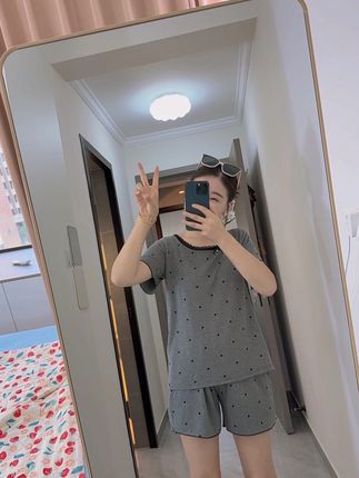 洗完澡终于不用穿内衣了!这款带胸垫可外穿的家居服套装太喜欢了!莫代尔的面料穿着凉快又得劲,样式简单大方!关键质量真心不错#面料柔软舒适 #睡衣家居服 #睡衣 #带胸垫睡衣