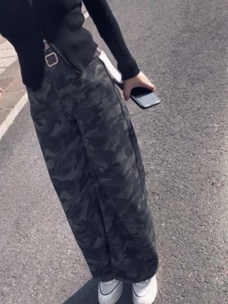 “讲永远太假, 其实风一吹什么都不剩了…”#阔腿裤搭配技巧 #迷彩裤 #阔腿裤 #显瘦裤子 #穿搭