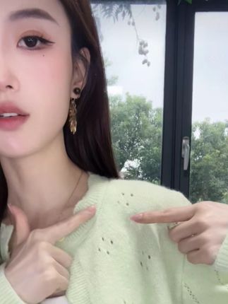 早秋韩系镂空设计小个子甜美短款针织开衫女春秋薄款上衣洋气上衣#镂空针织衫#针织开衫#早秋韩系针织#洋气小衫 #针织开衫外套