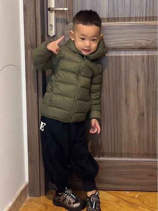 一开始我盼他平安出生 后来我盼他会坐会走 会说话 我对他的期盼一变再变 他就像一颗小树苗一样 你浇灌他自然会朝着你 期盼的样子长大 我希望他勇敢善良平安喜乐 #我的男孩#当妈妈后#特步儿童 #高品质童装