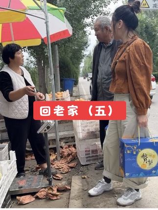 这就是老家的秋天呀~还在杭州没出发前,小桐桐就嚷嚷着:要回老家摘苹果~自从去年第一次在老家看见结满苹果的苹果树、体验了真真实实的摘苹果后,我和小桐桐都念念不忘,今天来小山东感受老家的秋天之美喽~#记录真实生活 #回老家 #南北夫妻