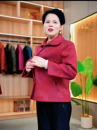 洋气奶奶春秋外套女毛呢中老年人妈妈装秋季呢子上衣大码老人翻领