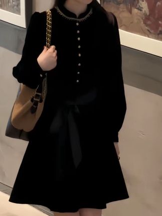 秋季时尚赫本风气质纯色丝绒连衣裙女新款名媛气质收腰显瘦小黑裙#优雅气质 #高级感穿搭 #淘特商城