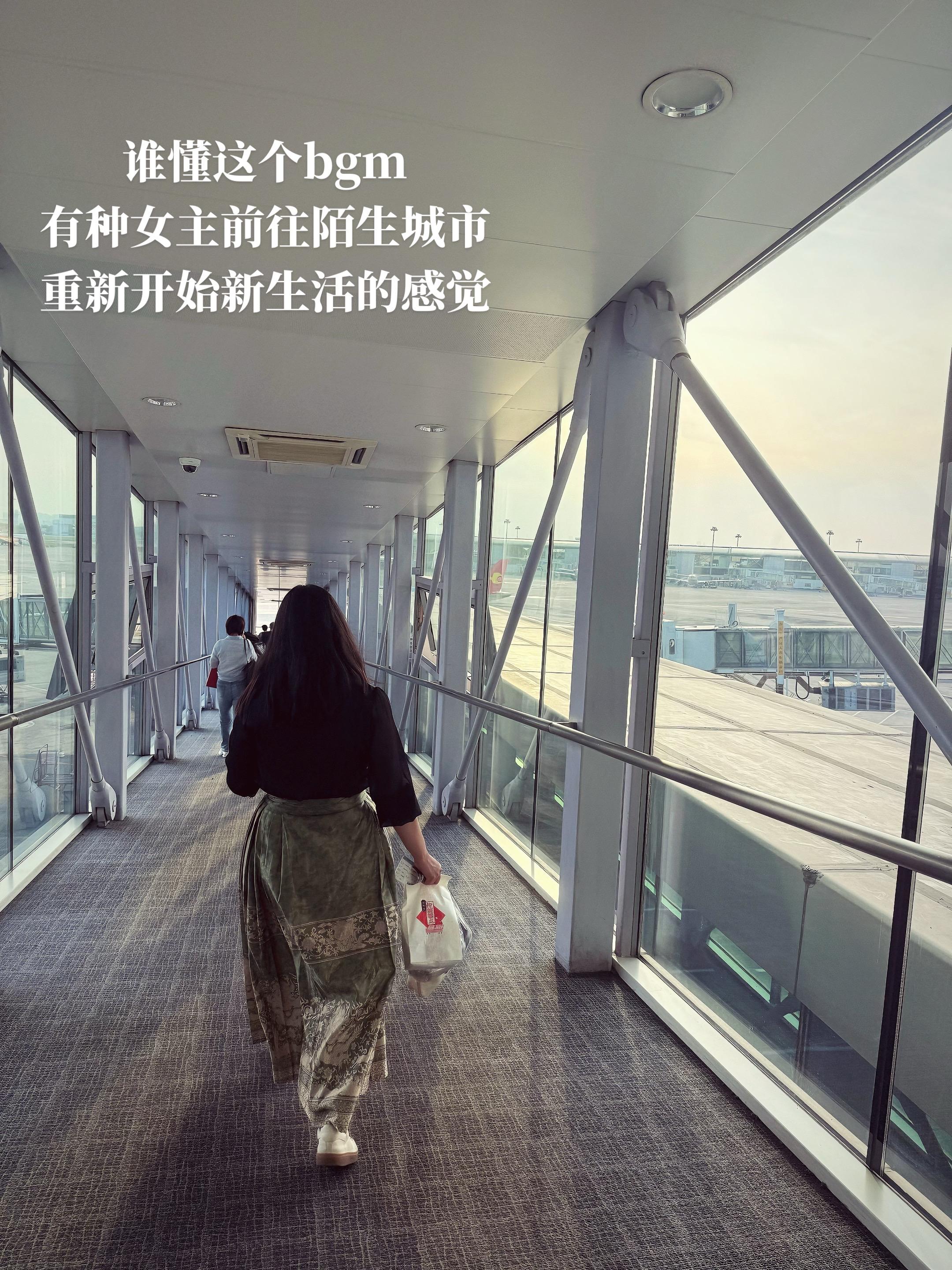 我们更像两条相交过的直线 只是在对方生命中停留了一小段的时间 然后永久离去