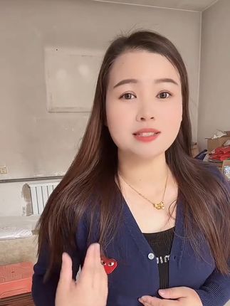 去年的视频那会房子还没有装修,头发还没有剪,那头发洗完了依然这么顺,这个天淑洗发水我自用了4年十多套,去屑控制止痒,洗完头发香顺滑#去屑止痒洗发水推荐