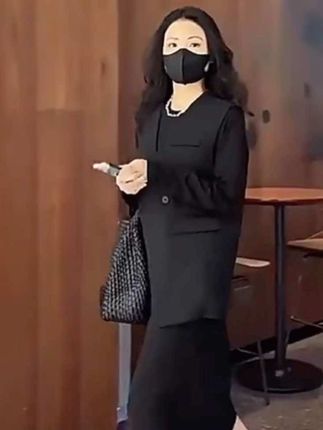 #dou上热门抖音 #休闲套装减龄 #时尚潮流穿搭 #高端大气