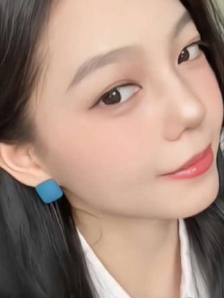#美妆好物 #蓝色磨砂方块耳饰#精美饰品 #快来看看 #与众不同