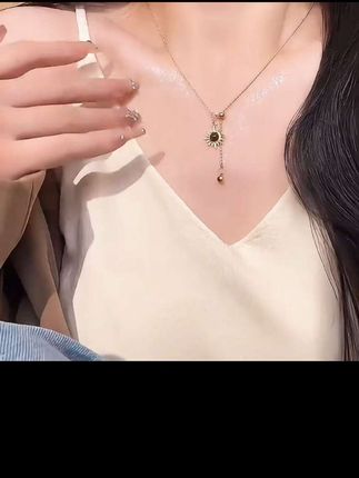 走在乡间小路上,感受夕阳无限美,好好生活,珍惜当下#项链 #时尚饰品