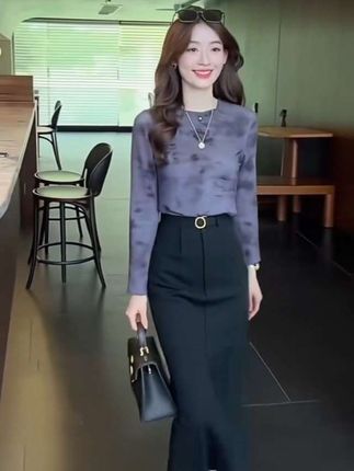 #2025早秋新款韩版小众复古薄款长袖打底上衣百搭开叉半身裙套装女
