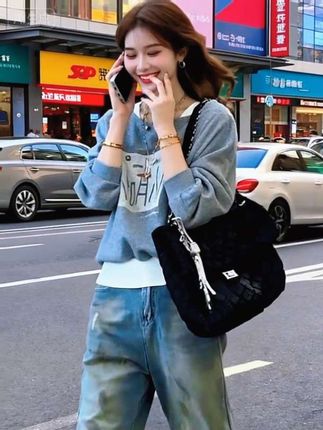 洋气炸街套装女2025春秋新款假两件露肩长袖卫衣阔腿裤两件套#减龄显瘦穿搭 #休闲减龄穿搭 #时尚气质穿搭 #牛仔裤穿搭 #时尚休闲穿搭