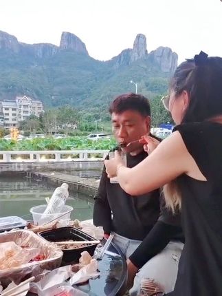 二十岁一起追梦,四十后一起追风 不是度蜜月,是度余生,想和你,玩遍每一个想去的地方