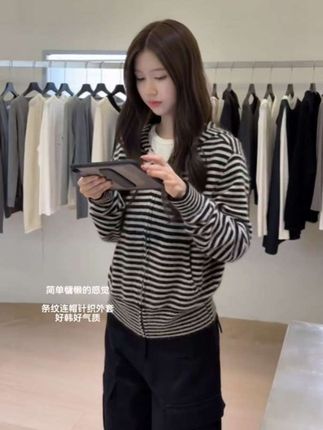 #秋冬穿搭新鲜感在线 #简约穿搭 #韩系穿搭 #慵懒风穿搭 #百搭上衣 @巨量千川 @DOU+小助手 @DOU+上热门