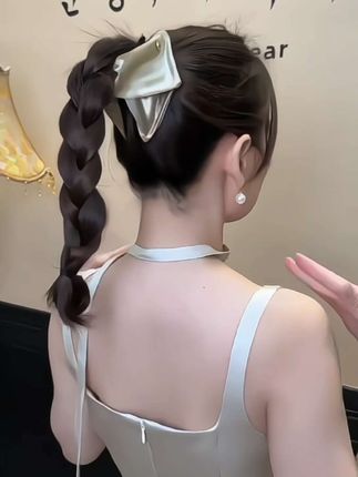 未来发饰 新款贝壳三角抓夹法式赫本高级感发饰#简单好看发型#气质盘发#鲨鱼夹#抓夹用法#仙女必备