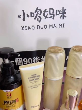 洗头膏、洗面奶、水、乳、散粉、变色口红老顾客都不陌生!都是咱们店里卖了很多年的!精油、粉底液、腮红和遮瑕都是网购的#自用好物分享