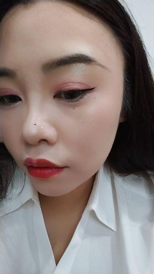 上妆效果:上妆很服帖。不掉妆而且也不闷。 流动性:流动性很好,上很水润#我在抖音买买买