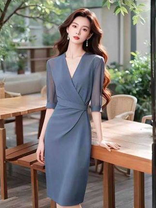 #时尚女装穿搭 #气质收腰连衣裙 #时尚减龄穿搭 #新款连衣裙