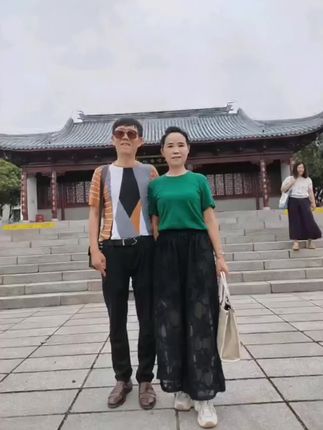 哥哥拉着妹妹的手👫疯狂的来一曲😁😊