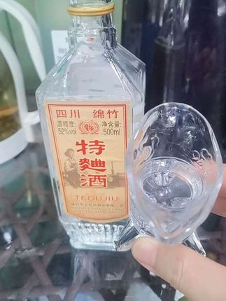 四川绵竹特曲老酒,纯粮酿造52度浓香型白酒,好喝不贵,到手一大箱6瓶!#绵竹特曲 #老酒 #收藏 #超便宜超划算