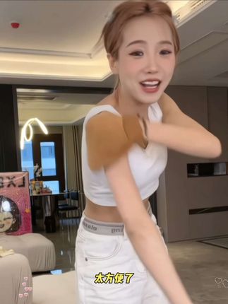 不能坚持抹身体乳一定是因为没用植绒手套,它就像大粉扑一样,抹起来真的又快又匀!!#超便宜超划算 #涂抹手套
