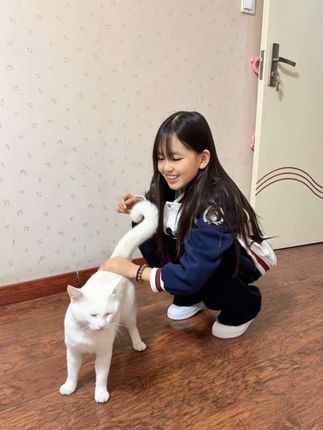 人生小满胜万全 健康可爱的女儿 已是上天最大的恩赐了 人生不能既要还要 知足常乐 平安健康 就是最大的幸福 #我的女孩👧🏻 #生女儿就是用来打扮的 #棒球服外套 #女童外套 #女童穿搭