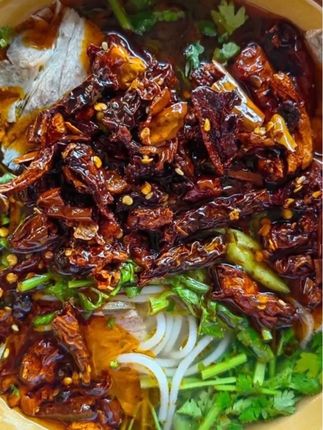 这个是贵州水城羊肉粉都爱加的油辣椒哦!##贵州油辣椒#油辣椒 #无辣不欢 #地方特色美食 #无限回购的宝藏单品